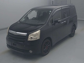 TOYOTA NOAH 2010