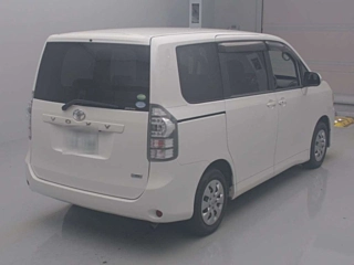 TOYOTA VOXY 2012