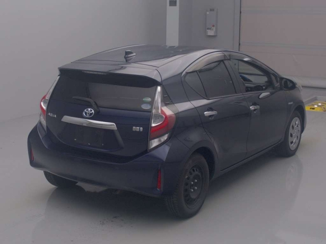 TOYOTA AQUA 2018