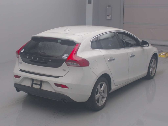 VOLVO V40 2014