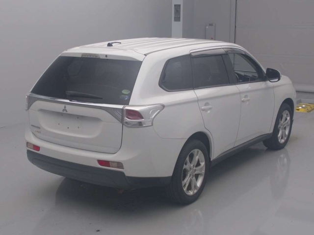 MITSUBISHI OUTLANDER 2013