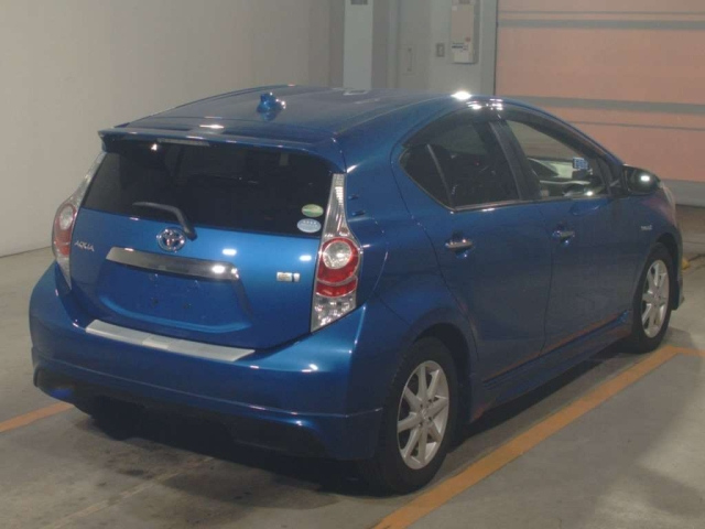 TOYOTA AQUA 2012