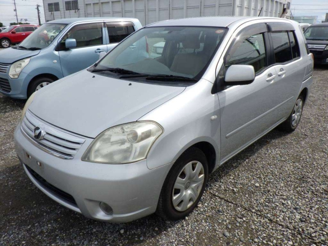 TOYOTA RAUM 2011