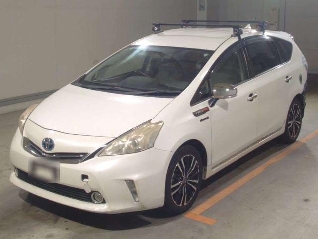 TOYOTA PRIUS ALPHA 2013