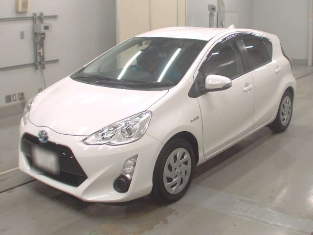 TOYOTA AQUA 2016