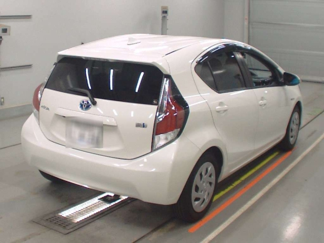 TOYOTA AQUA 2016