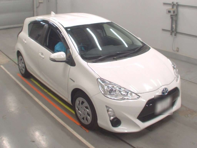 TOYOTA AQUA 2016