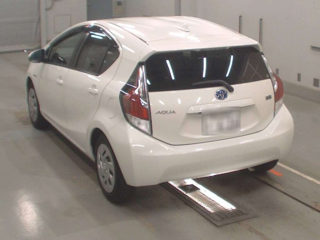 TOYOTA AQUA 2016
