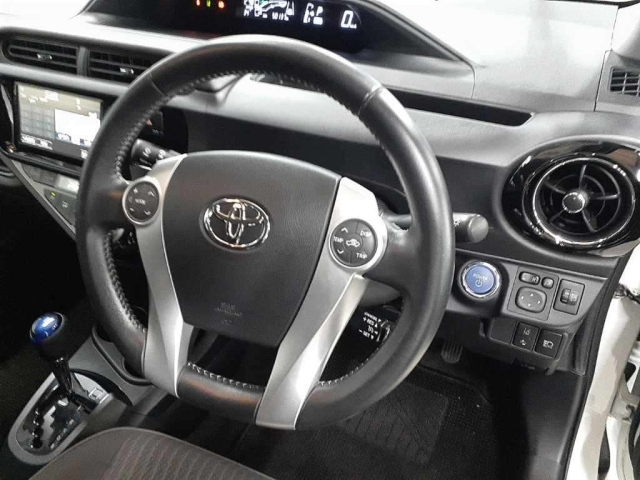 TOYOTA AQUA 2016