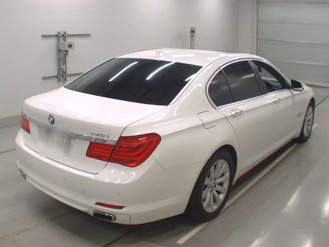 BMW 7 SERIES 2011