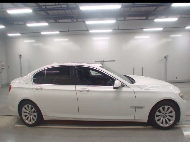 BMW 7 SERIES 2011