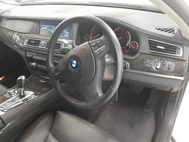 BMW 7 SERIES 2011