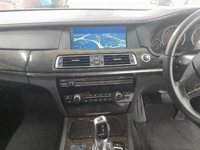 BMW 7 SERIES 2011