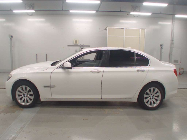 BMW 7 SERIES 2011