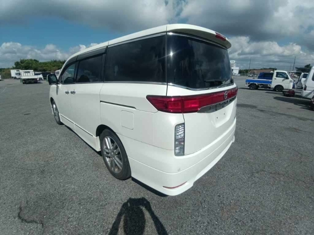 NISSAN ELGRAND 2010