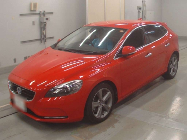 VOLVO V40 2015