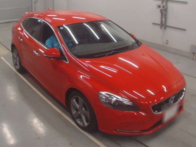 VOLVO V40 2015