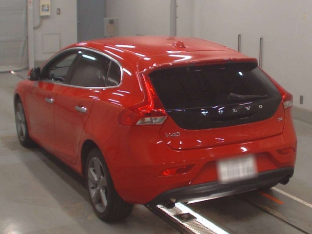 VOLVO V40 2015