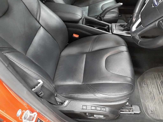 VOLVO V40 2015