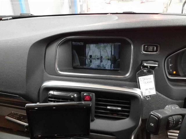 VOLVO V40 2015