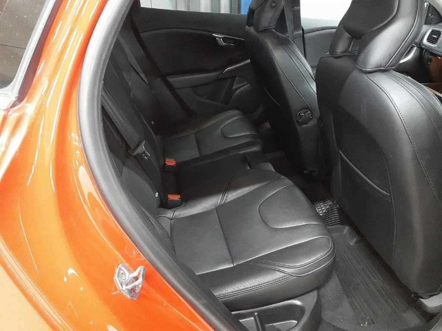 VOLVO V40 2015
