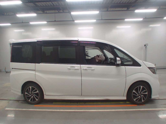 HONDA STEP WAGON 2018