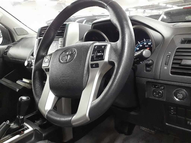 TOYOTA LAND CRUISER PRADO 2011