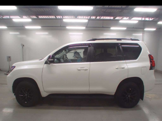 TOYOTA LAND CRUISER PRADO 2022