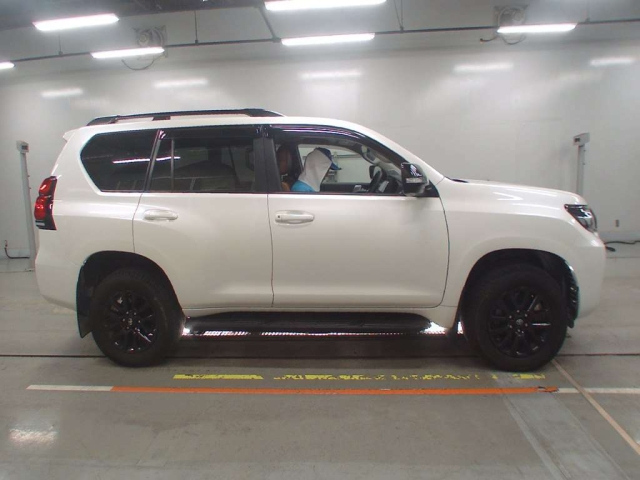 TOYOTA LAND CRUISER PRADO 2022
