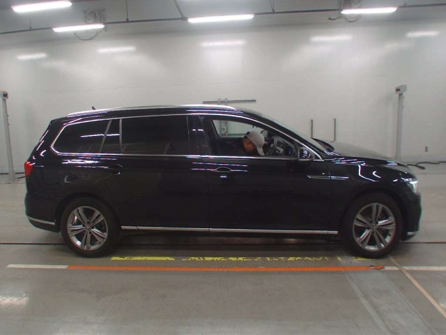 VOLKSWAGEN PASSAT VARIANT 2022