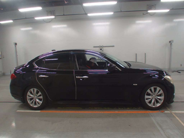 NISSAN FUGA 2011