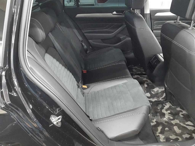 VOLKSWAGEN PASSAT VARIANT 2022
