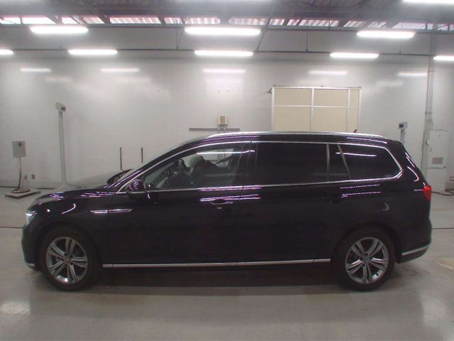 VOLKSWAGEN PASSAT VARIANT 2022