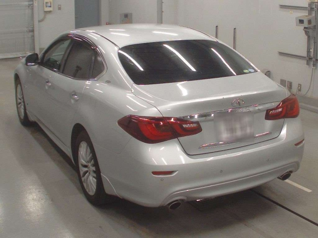 NISSAN FUGA 2017