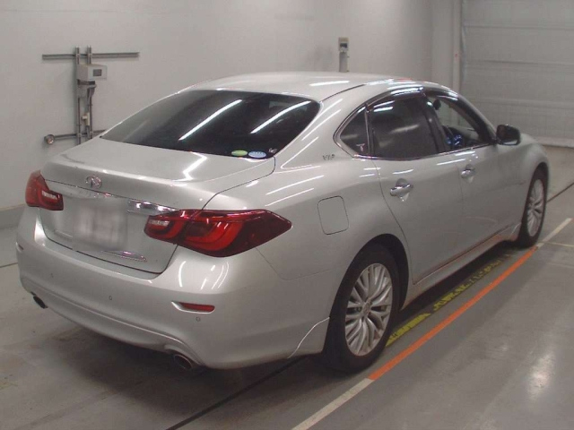 NISSAN FUGA 2017