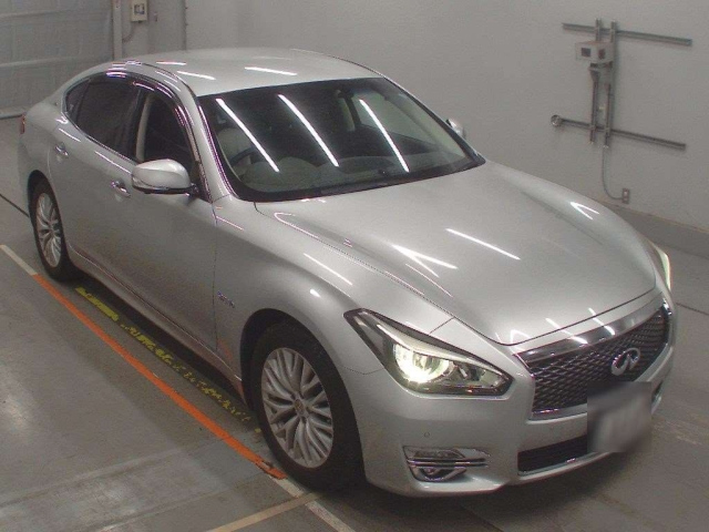 NISSAN FUGA 2017