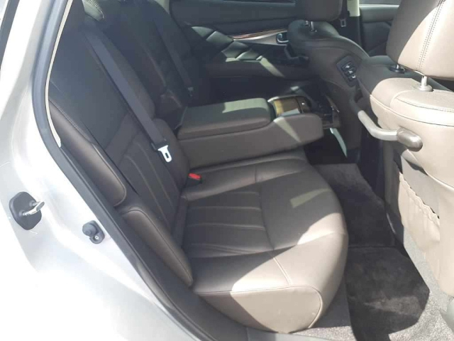 NISSAN FUGA 2017
