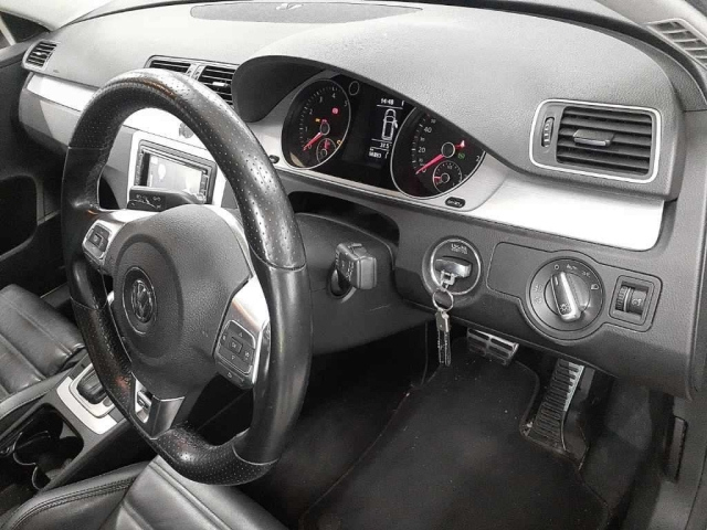 VOLKSWAGEN PASSAT VARIANT 2015