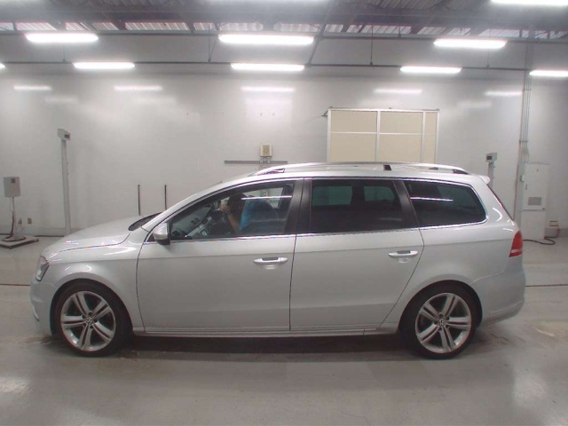 VOLKSWAGEN PASSAT VARIANT 2015