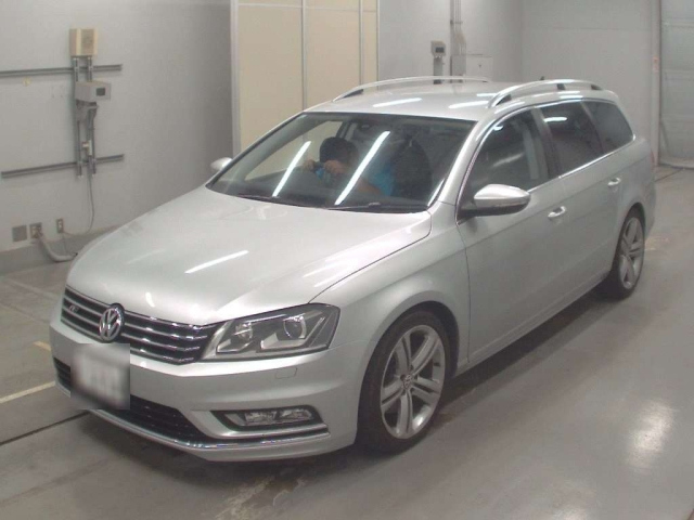 VOLKSWAGEN PASSAT VARIANT 2015