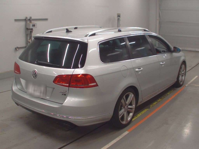 VOLKSWAGEN PASSAT VARIANT 2015