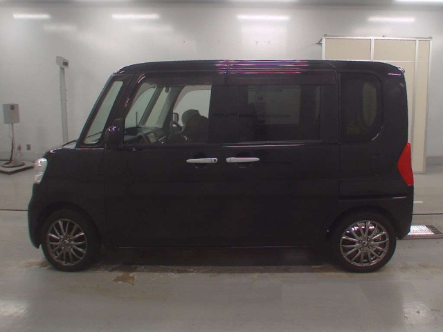 DAIHATSU TANTO 2015