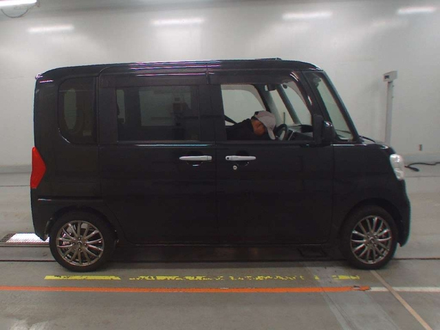 DAIHATSU TANTO 2015