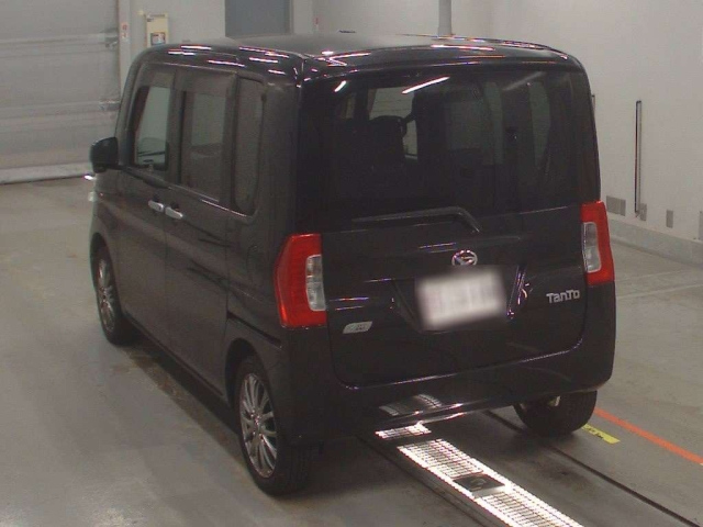 DAIHATSU TANTO 2015