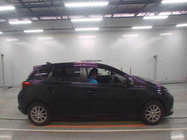 TOYOTA AURIS 2016