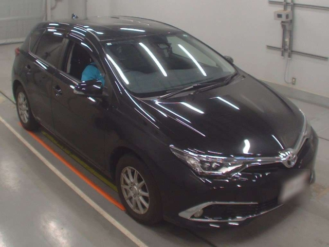 TOYOTA AURIS 2016