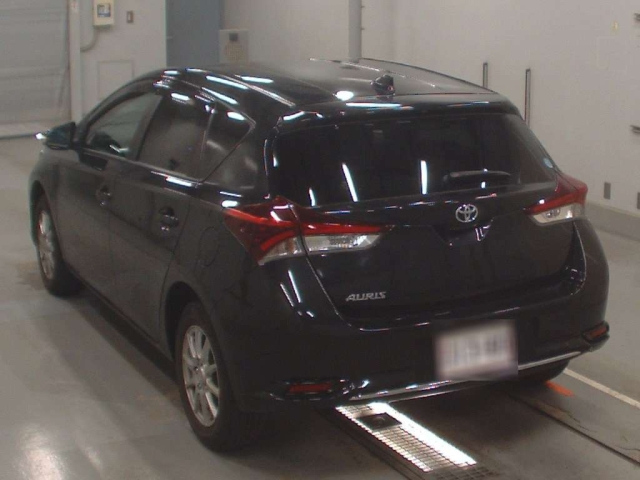 TOYOTA AURIS 2016
