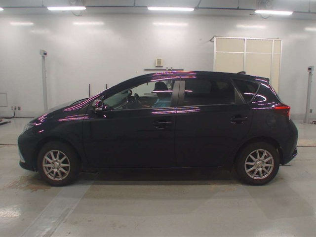 TOYOTA AURIS 2016