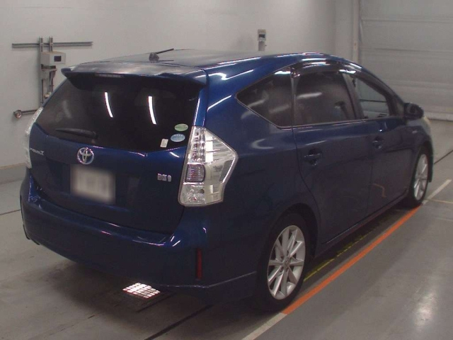 TOYOTA PRIUS ALPHA 2012