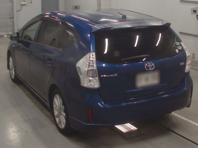 TOYOTA PRIUS ALPHA 2012